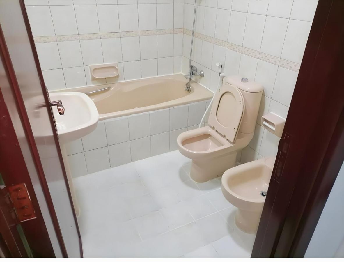 Corniche Street - Extremely Unique Room Abu Dhabi Exterior foto